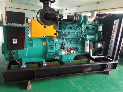 300kw重慶康明斯發(fā)電機組7.jpg